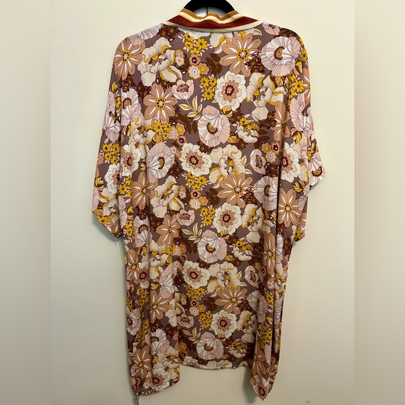 NWT! Beautiful floral flowy kimono duster top - one size - Justin & Taylor - Picture 2 of 13